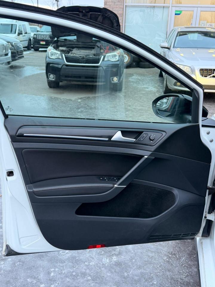 2018 Volkswagen Golf R  - Photo #8