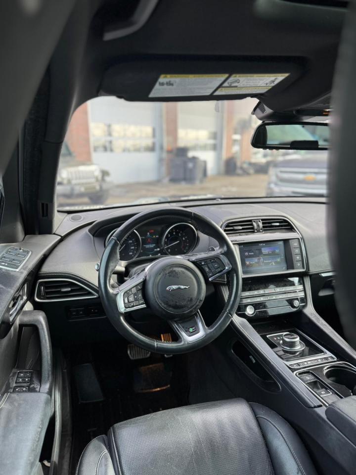 2017 Jaguar F-PACE 35t R-Sport - Photo #4