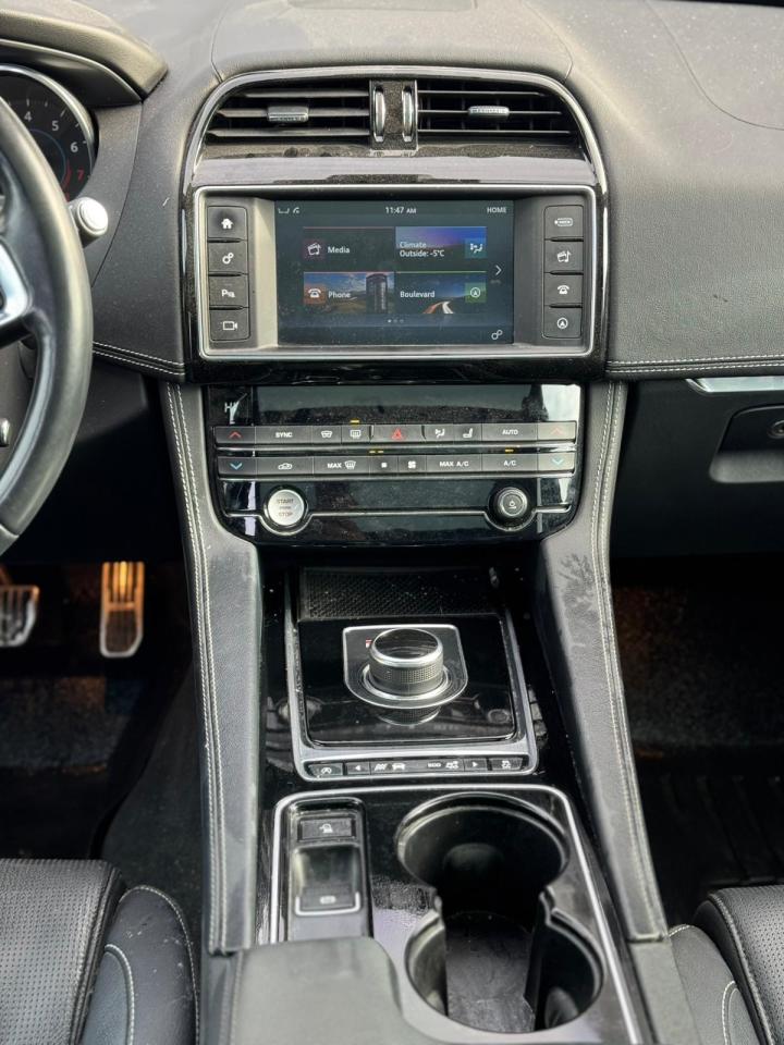 2017 Jaguar F-PACE 35t R-Sport - Photo #10