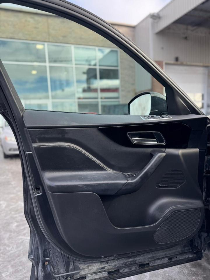 2017 Jaguar F-PACE 35t R-Sport - Photo #8