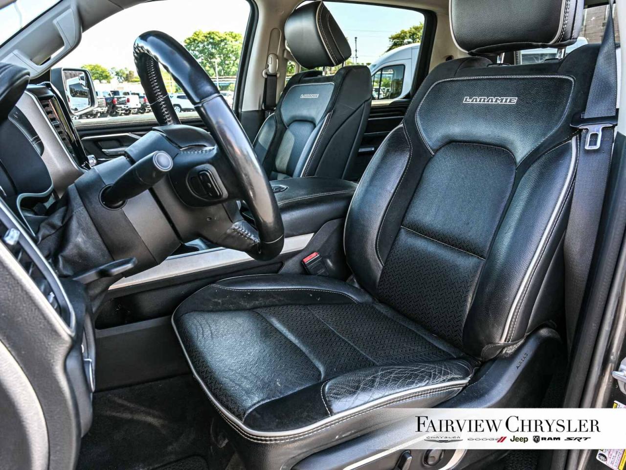 2022 RAM 1500 Laramie 3.92 REAR AXLE   12' SCREEN   CARPLAY   HE Photo