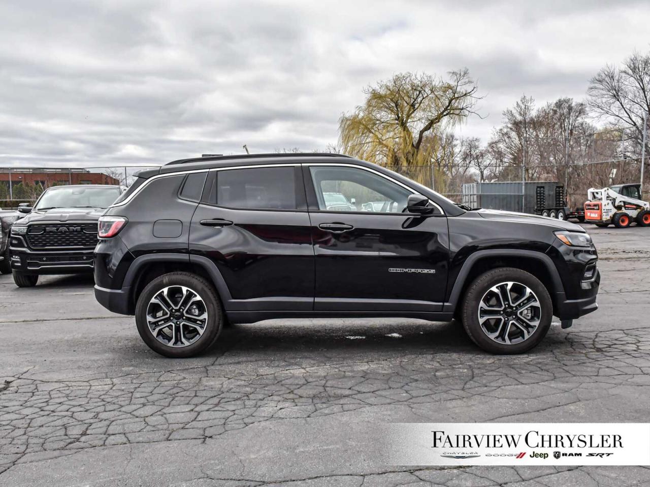2023 Jeep Compass Limited LEAHTER   AWD   BLIND SPOT   CARPLAY   CLE Photo