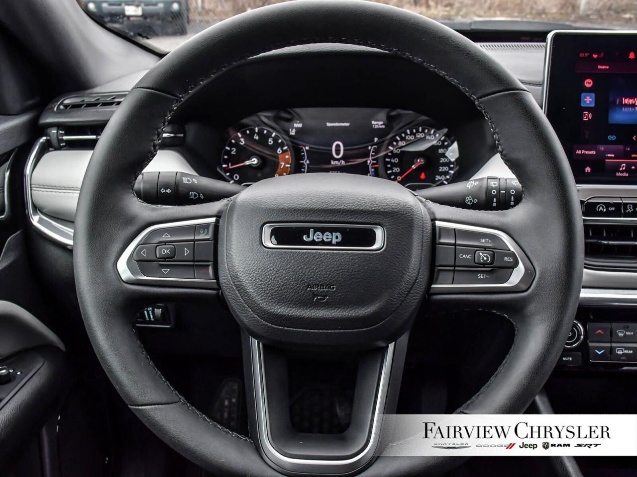 2023 Jeep Compass Limited LEAHTER   AWD   BLIND SPOT   CARPLAY   CLE Photo