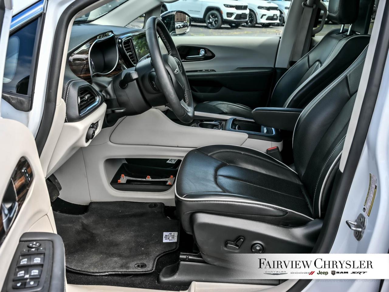 2024 Chrysler Pacifica Limited PANO ROOF   DVD PLAYER   TRAILER TOW   HAR Photo