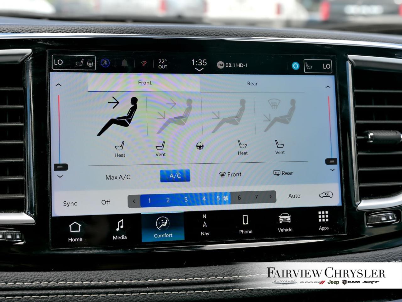 2024 Chrysler Pacifica Limited PANO ROOF   DVD PLAYER   TRAILER TOW   HAR Photo