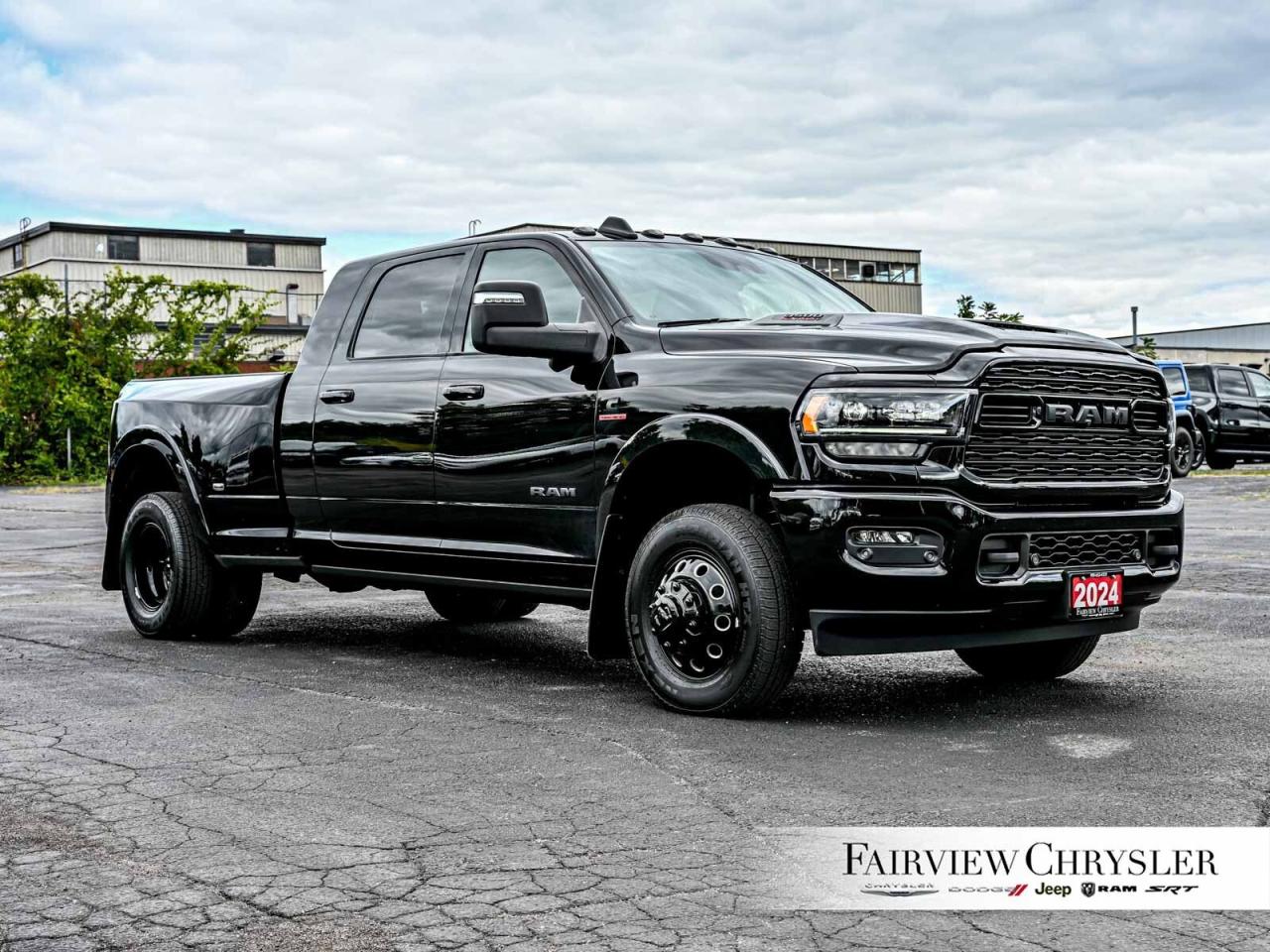 2024 RAM 3500 Limited   SUNROOF   DUALLY   AISIN TRANSMISSON   R Photo