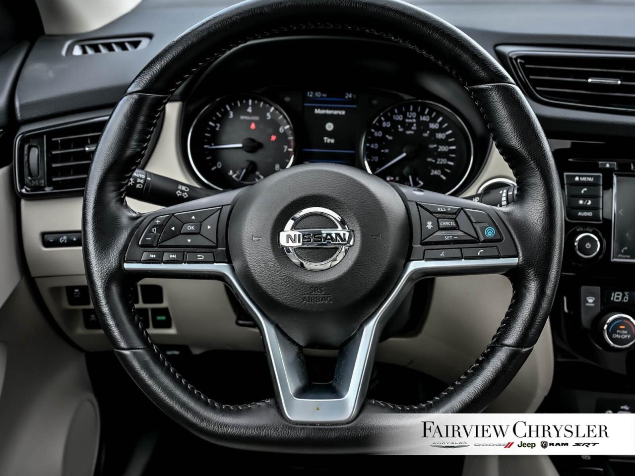 2023 Nissan Qashqai SV CARPLAY   HEATED SEATS   REMOTE START   BLIND S Photo