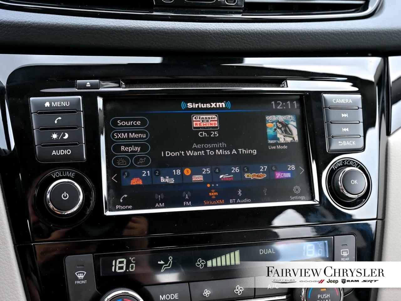 2023 Nissan Qashqai SV CARPLAY   HEATED SEATS   REMOTE START   BLIND S Photo