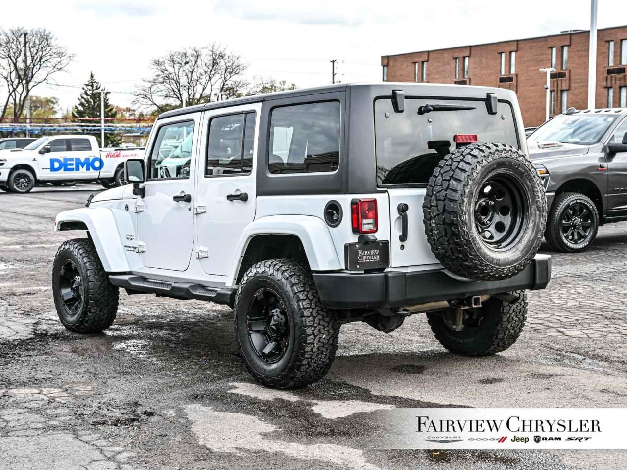 2018 Jeep Wrangler JK Unlimited Sahara UPGRADED WHEELS   AUTO   TRAILER TOW   LIGH Photo3