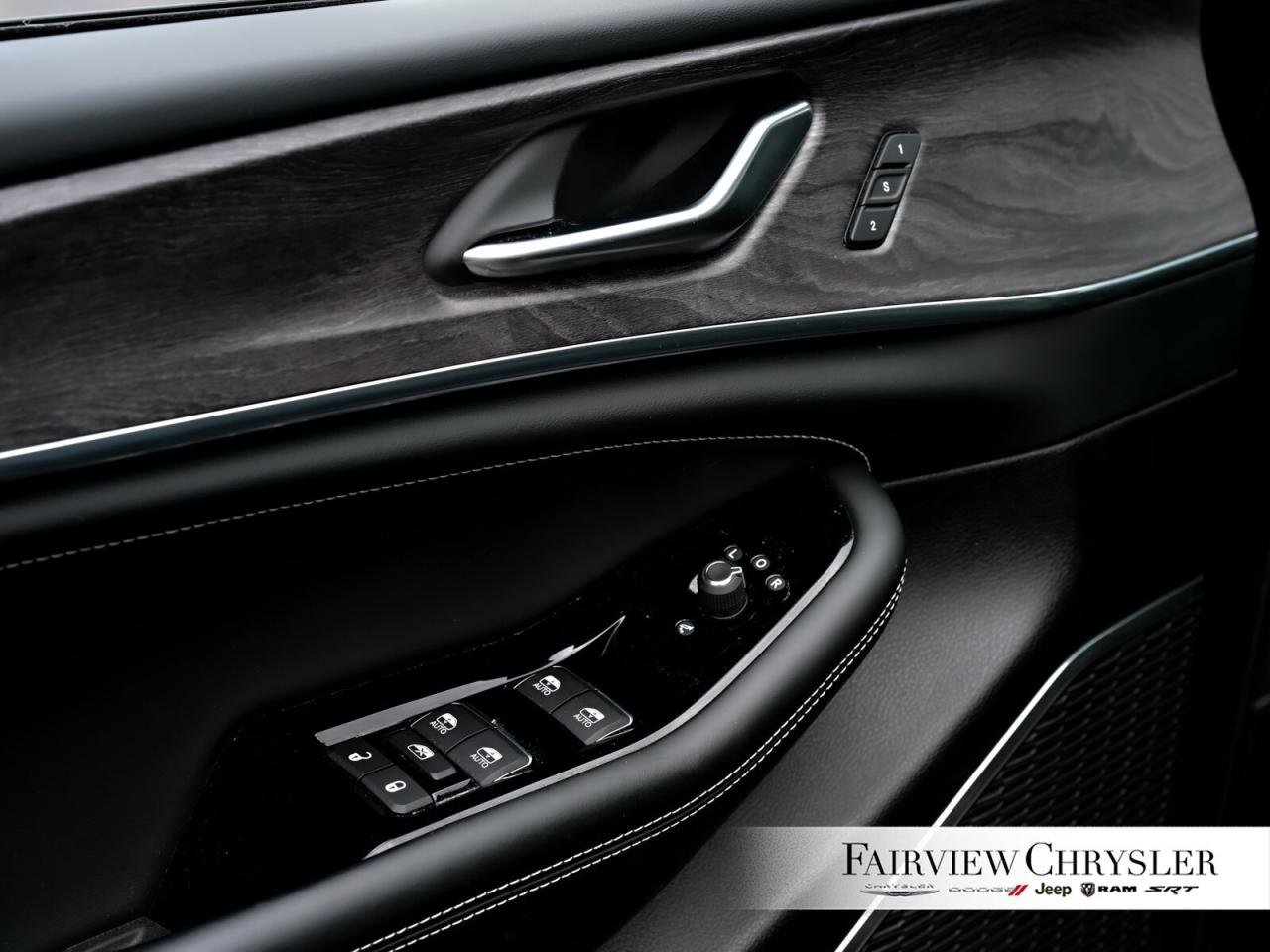 2022 Jeep Grand Cherokee 4xe Overland PANO ROOF   BLIND SPOT   CARPLAY   HEATED Photo