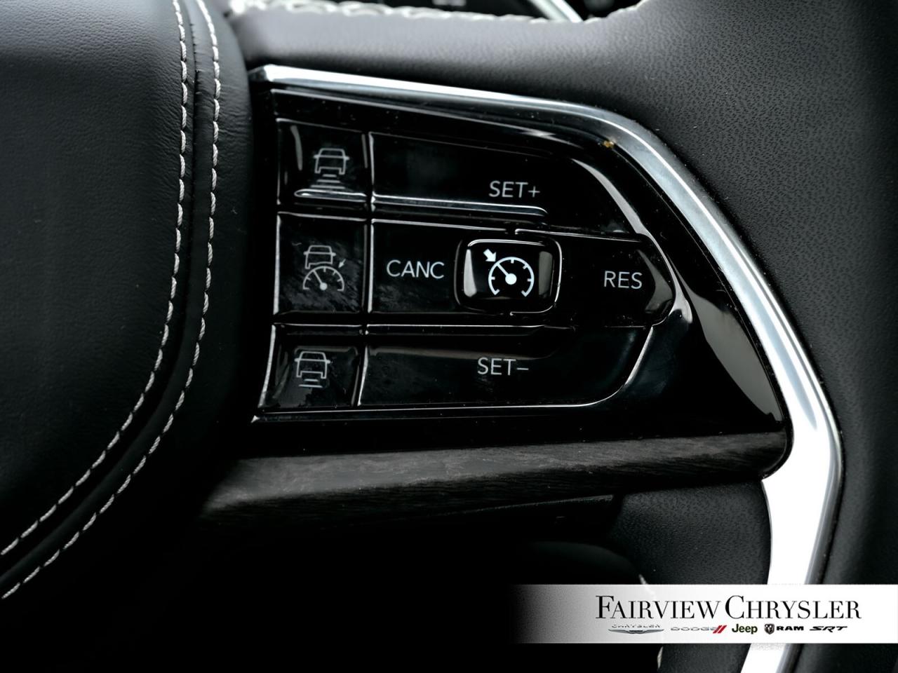 2022 Jeep Grand Cherokee 4xe Overland PANO ROOF   BLIND SPOT   CARPLAY   HEATED Photo