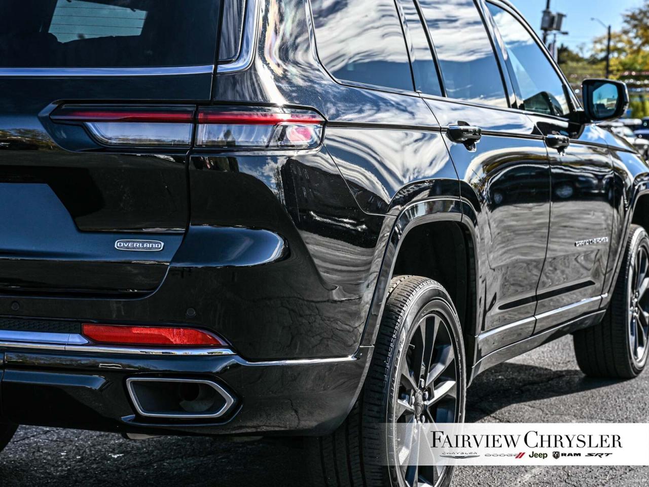 2023 Jeep Grand Cherokee L Overland PANO ROOF   BLIND SPOT   CARPLAY   AIR SU Photo