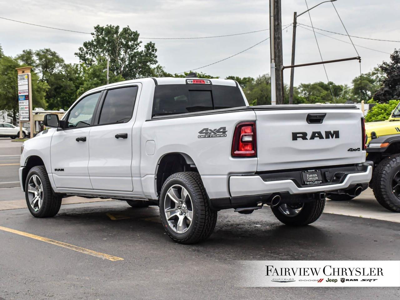 2025 RAM 1500 Tradesman SPORT PKG   3.92 REAR AXLE   TONNEAU COV Photo3