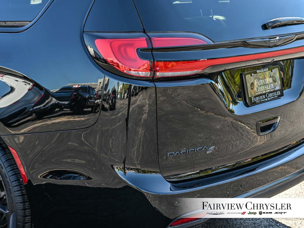 2024 Chrysler Pacifica Limited   S APPEARANCE   PANO ROOF   LEATHER   NAV Photo