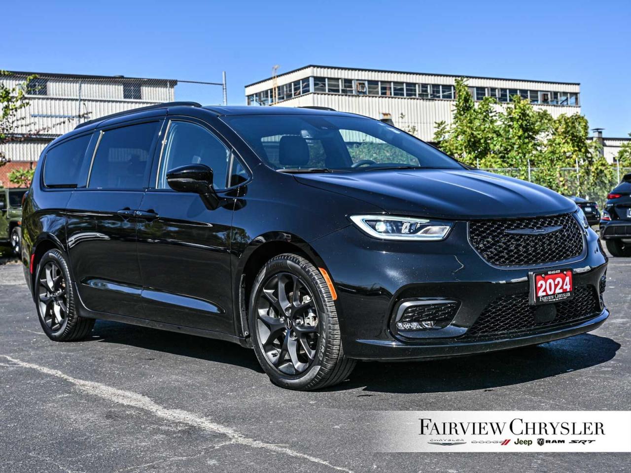 2024 Chrysler Pacifica Limited   S APPEARANCE   PANO ROOF   LEATHER   NAV Photo