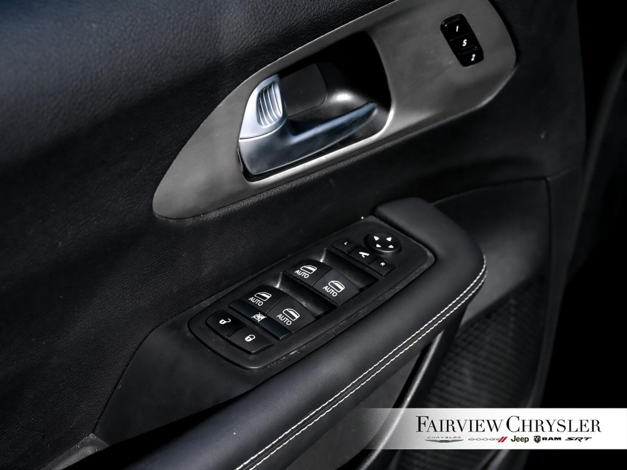 2024 Chrysler Pacifica Limited   S APPEARANCE   PANO ROOF   LEATHER   NAV Photo