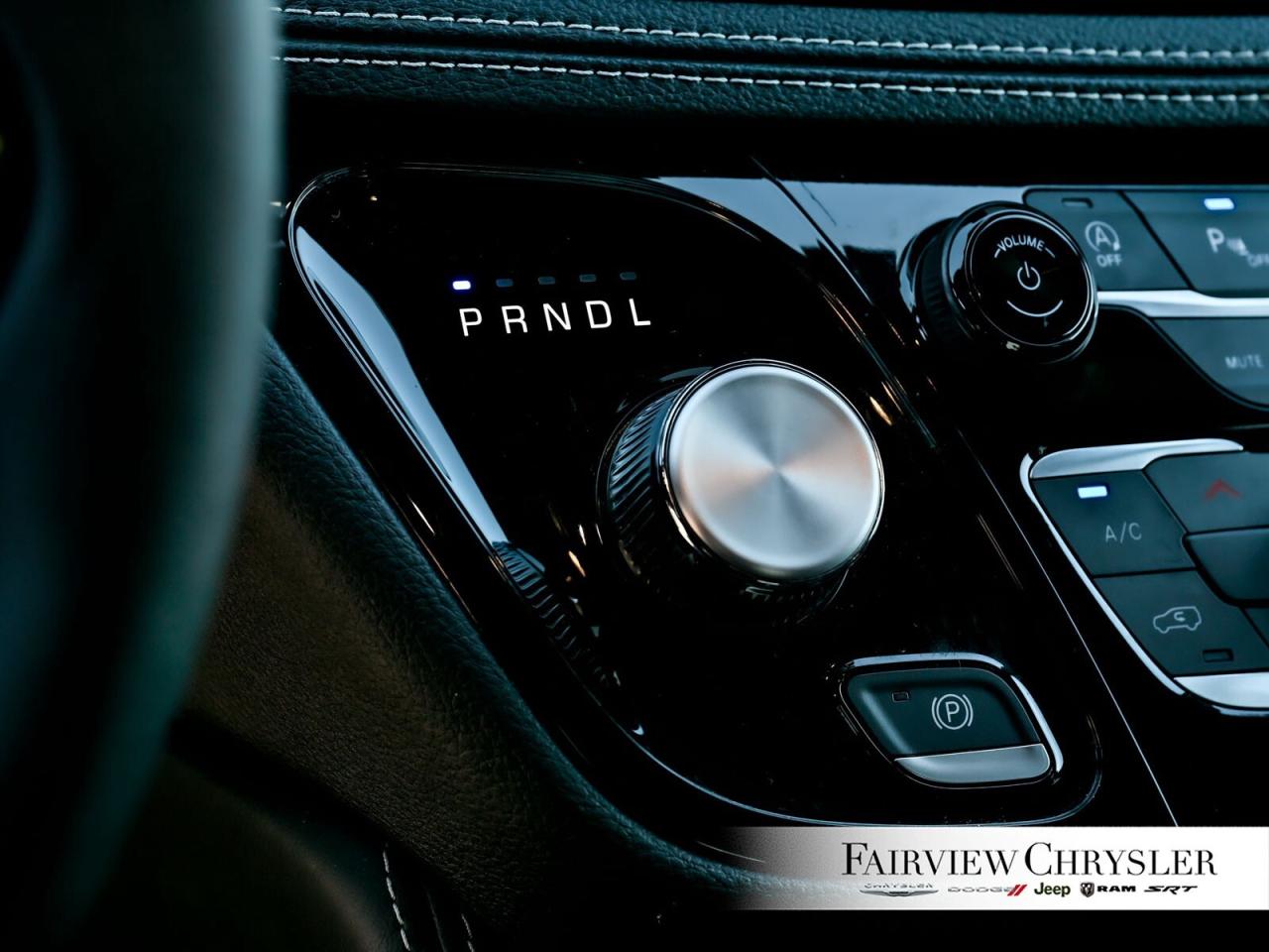 2024 Chrysler Pacifica Limited   S APPEARANCE   PANO ROOF   LEATHER   NAV Photo