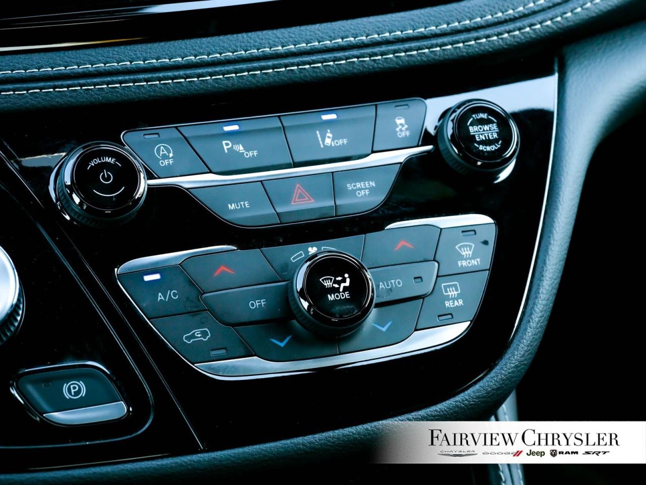 2024 Chrysler Pacifica Limited   S APPEARANCE   PANO ROOF   LEATHER   NAV Photo