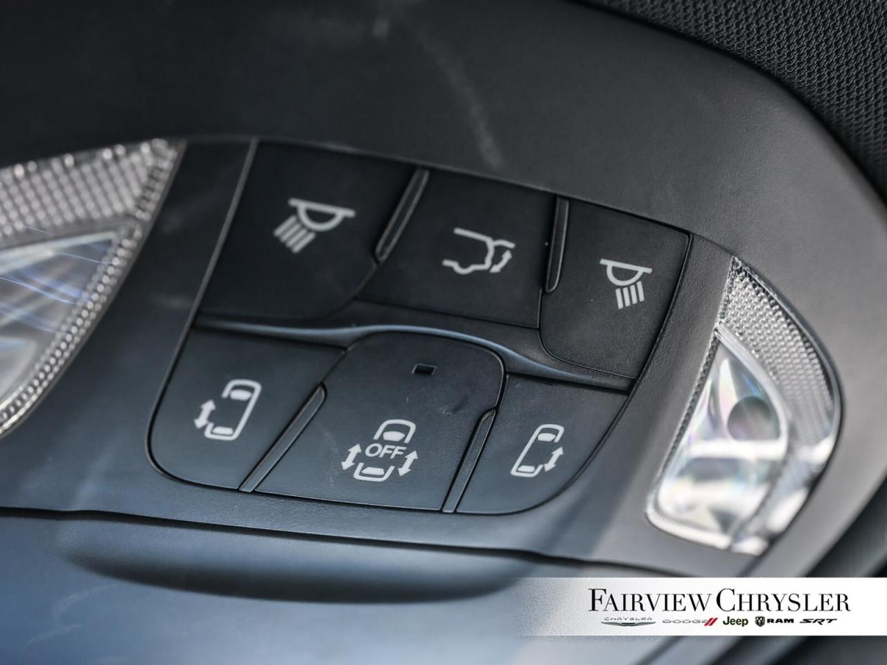 2024 Chrysler Pacifica Limited   S APPEARANCE   PANO ROOF   LEATHER   NAV Photo