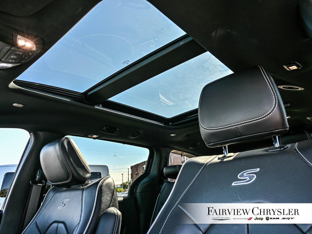 2024 Chrysler Pacifica Limited   S APPEARANCE   PANO ROOF   LEATHER   NAV Photo