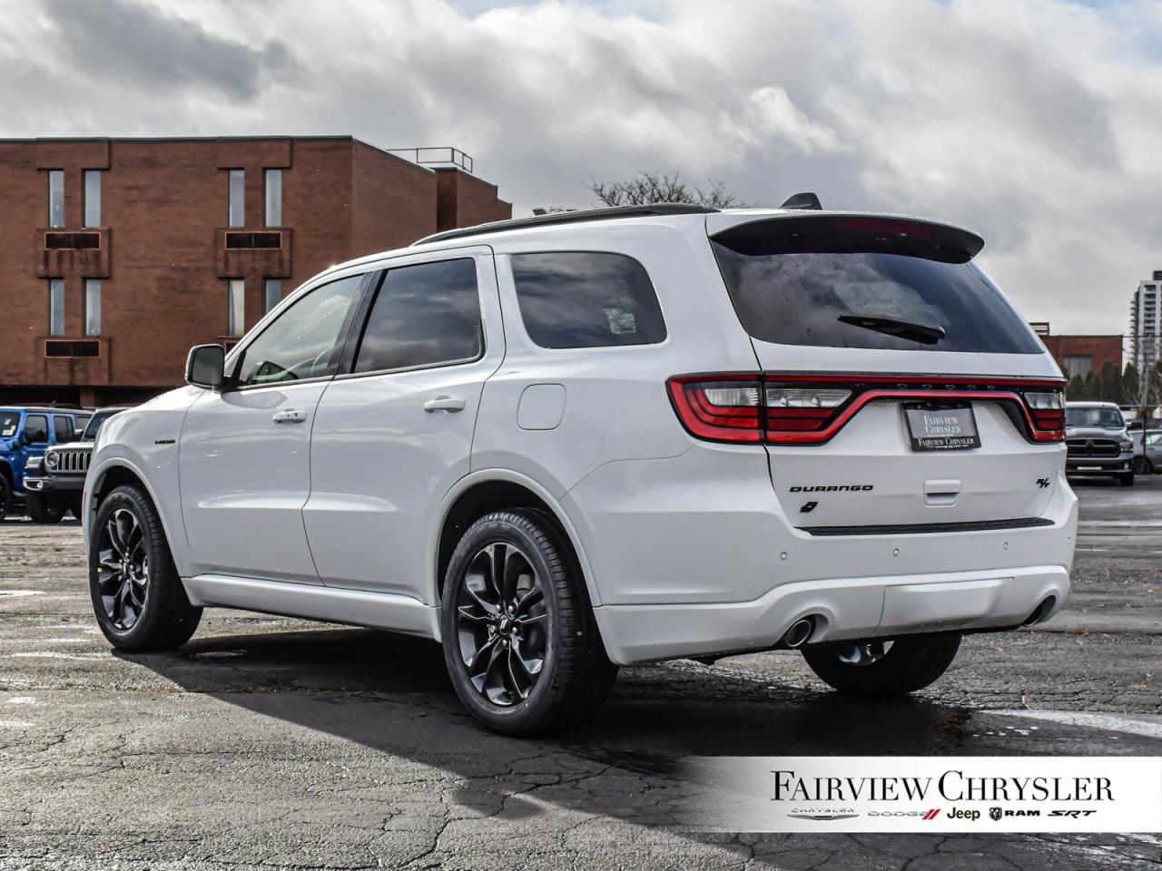 2025 Dodge Durango R/T SUNROOF   NAV   LEATHER   BLACK TOP   CAPTAINS Photo