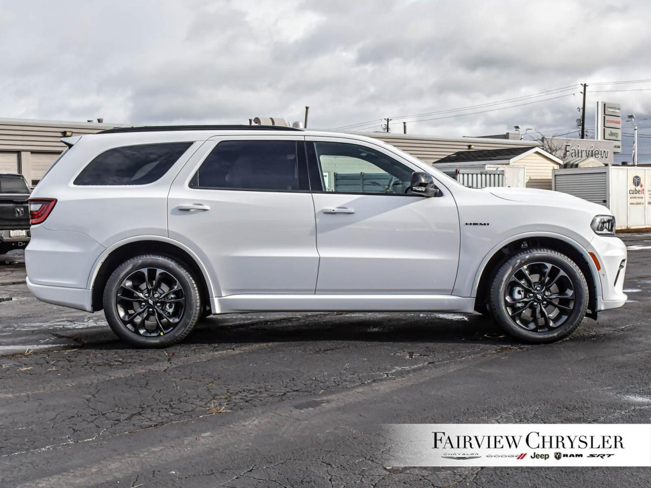 2025 Dodge Durango R/T SUNROOF   NAV   LEATHER   BLACK TOP   CAPTAINS Photo