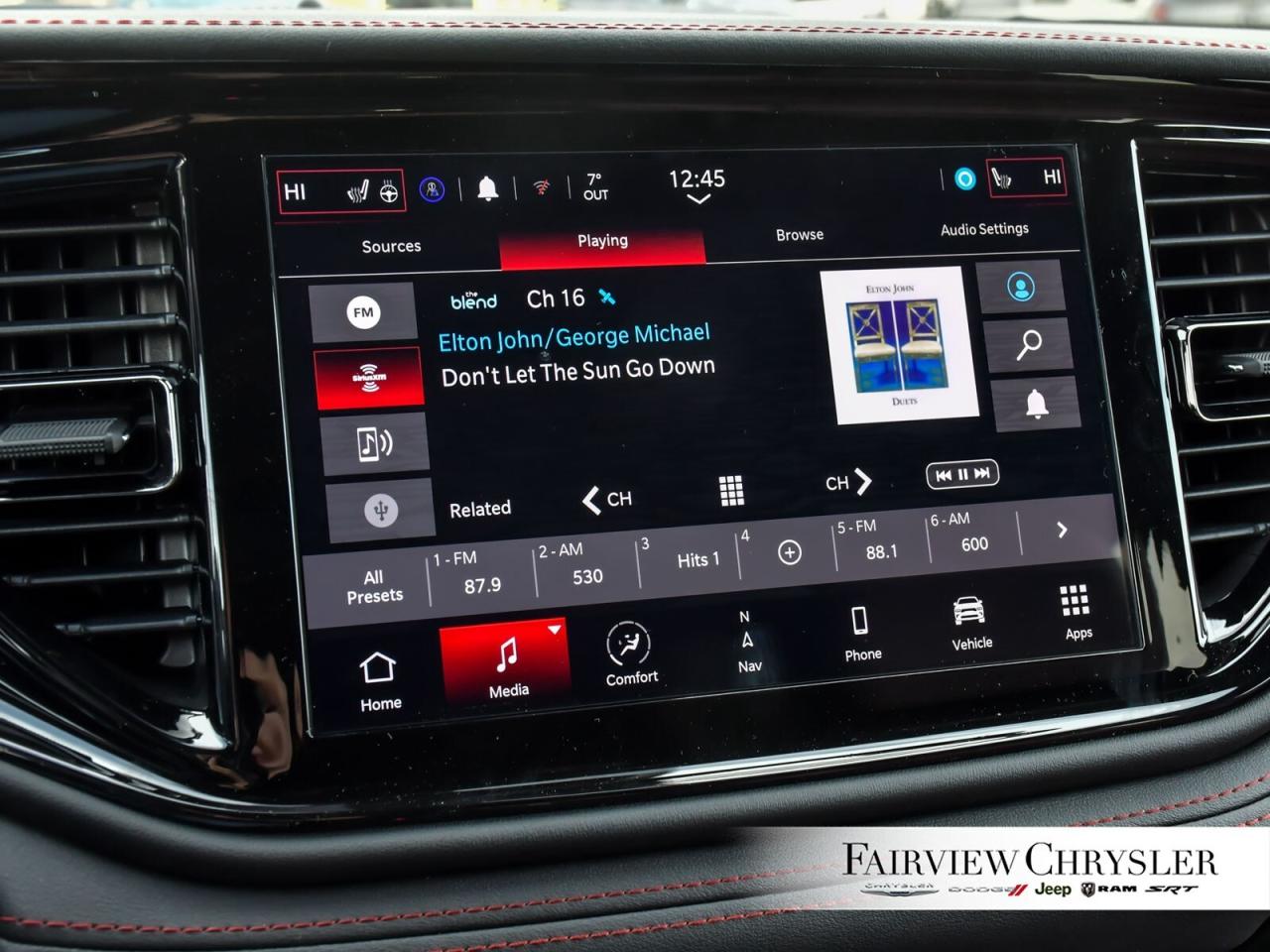 2025 Dodge Durango R/T SUNROOF   NAV   LEATHER   BLACK TOP   CAPTAINS Photo