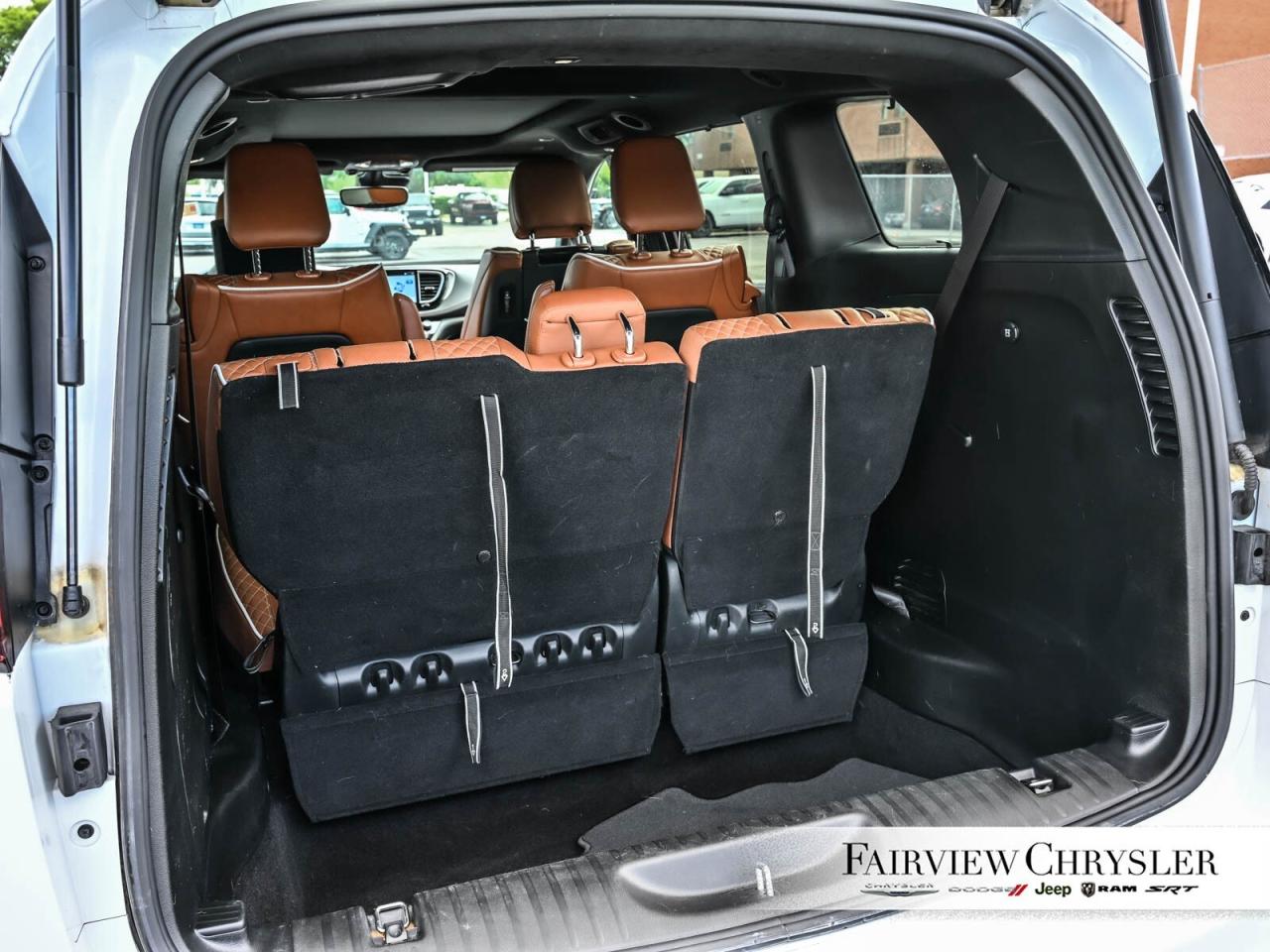 2024 Chrysler Pacifica Hybrid Pinnacle PANO ROOF   BLURAY   DVD   BLIND SPOT   C Photo