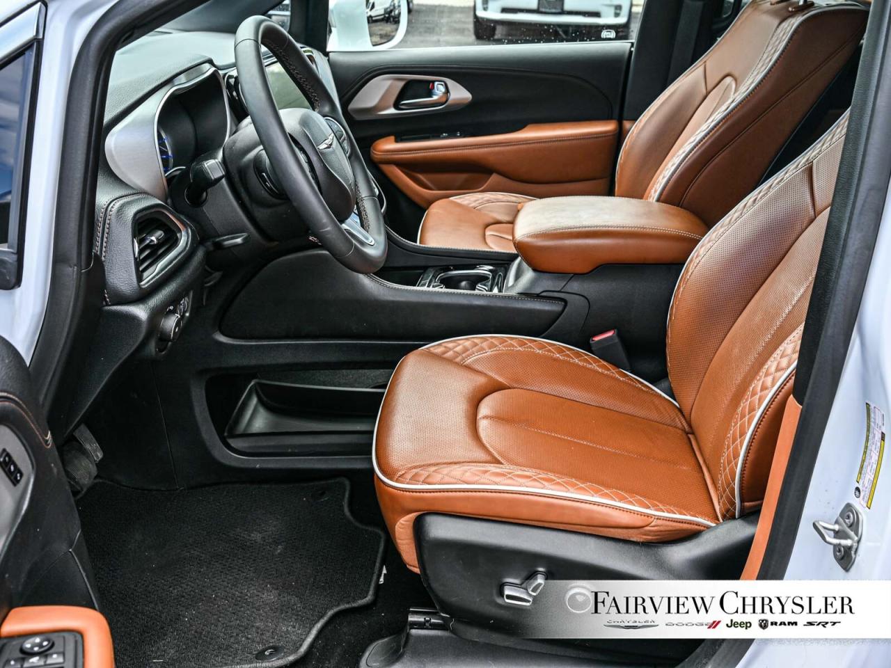 2024 Chrysler Pacifica Hybrid Pinnacle PANO ROOF   BLURAY   DVD   BLIND SPOT   C Photo