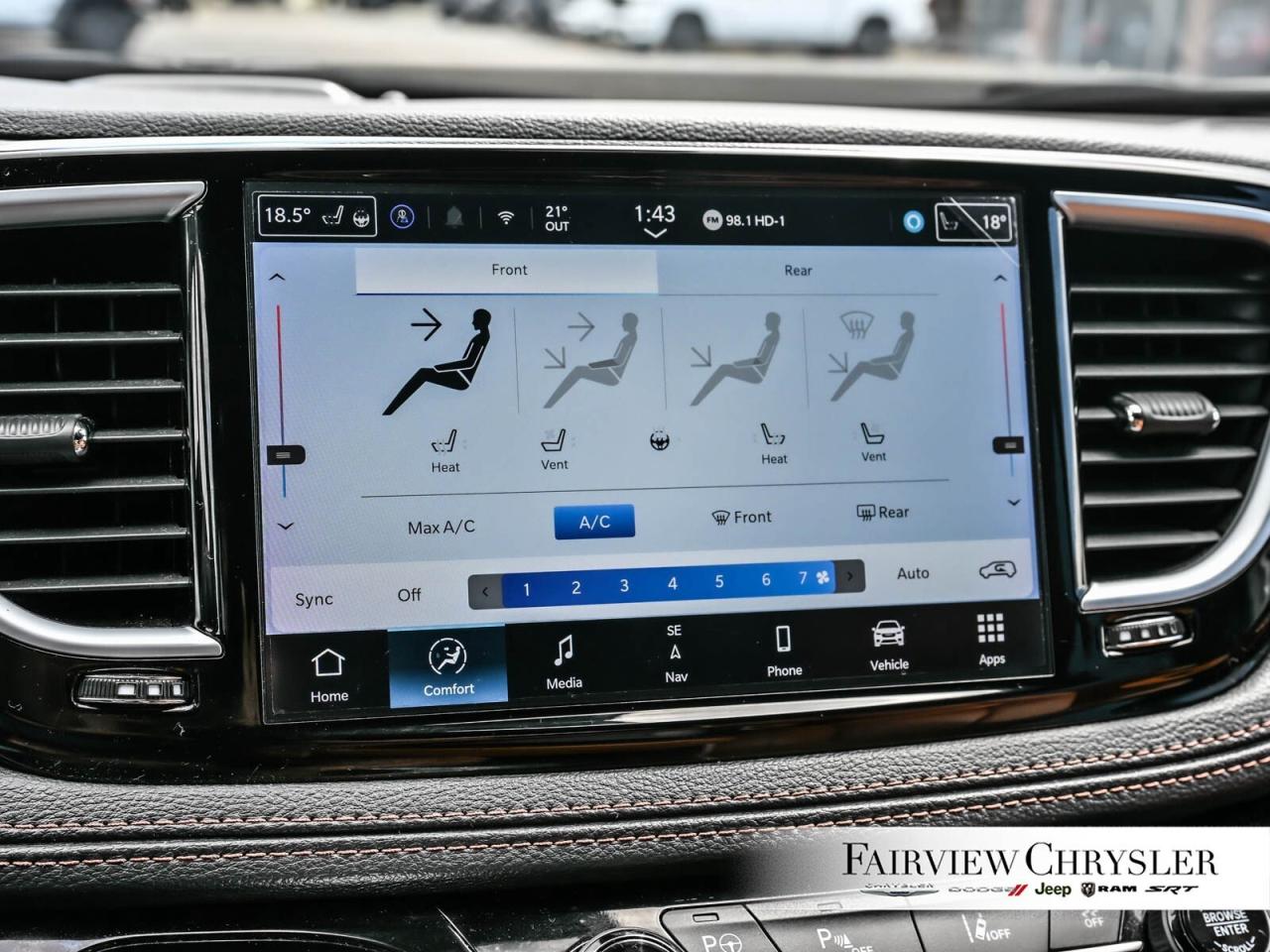 2024 Chrysler Pacifica Hybrid Pinnacle PANO ROOF   BLURAY   DVD   BLIND SPOT   C Photo