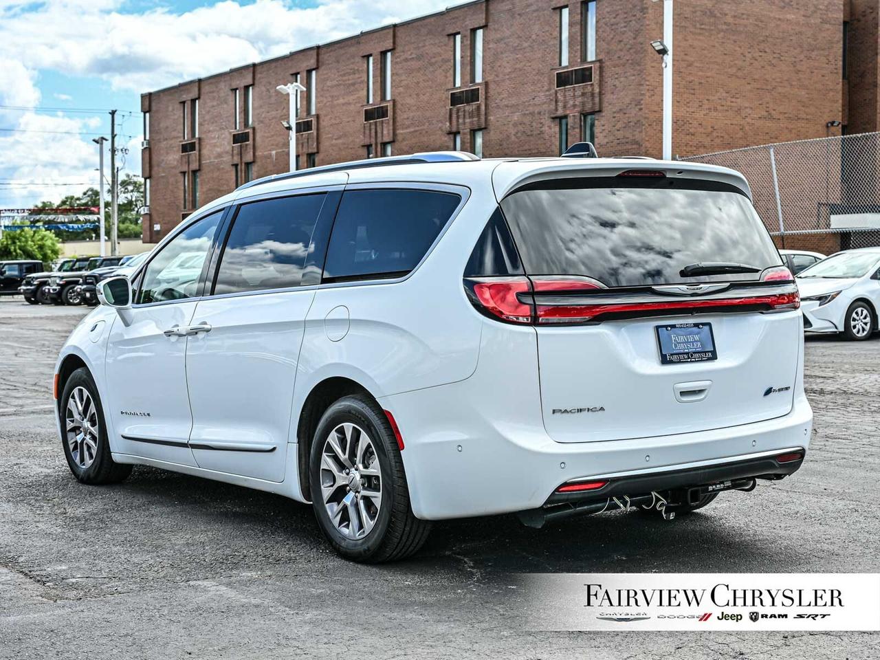 2024 Chrysler Pacifica Hybrid Pinnacle PANO ROOF   BLURAY   DVD   BLIND SPOT   C Photo3