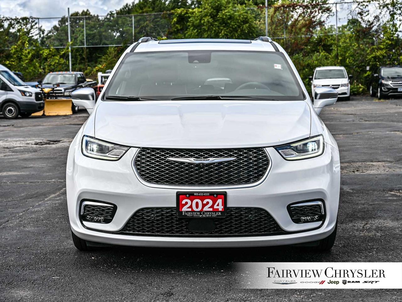 2024 Chrysler Pacifica Hybrid Pinnacle PANO ROOF   BLURAY   DVD   BLIND SPOT   C Photo