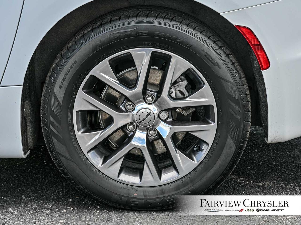 2024 Chrysler Pacifica Hybrid Pinnacle PANO ROOF   BLURAY   DVD   BLIND SPOT   C Photo