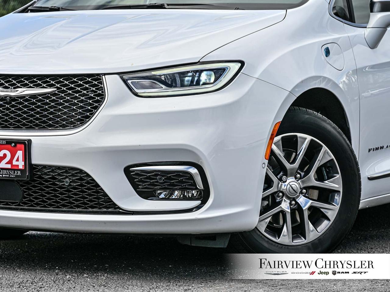 2024 Chrysler Pacifica Hybrid Pinnacle PANO ROOF   BLURAY   DVD   BLIND SPOT   C Photo