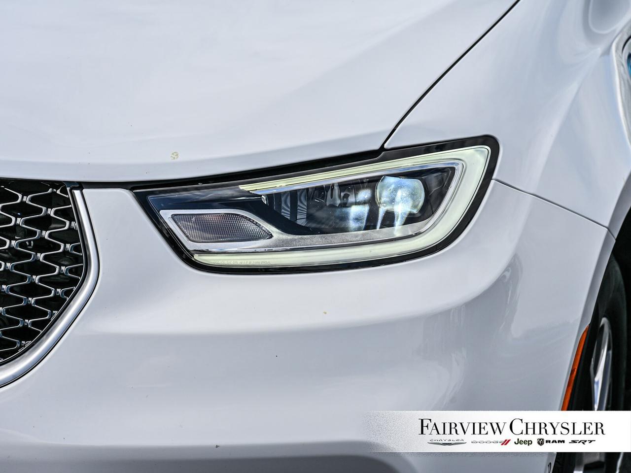 2024 Chrysler Pacifica Hybrid Pinnacle PANO ROOF   BLURAY   DVD   BLIND SPOT   C Photo