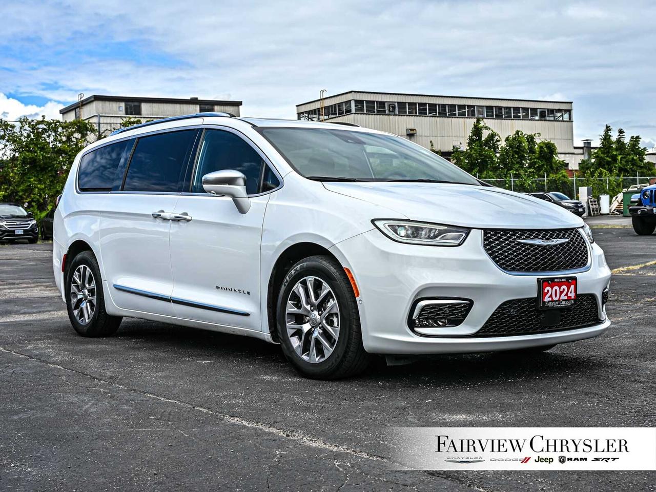 2024 Chrysler Pacifica Hybrid Pinnacle PANO ROOF   BLURAY   DVD   BLIND SPOT   C Photo