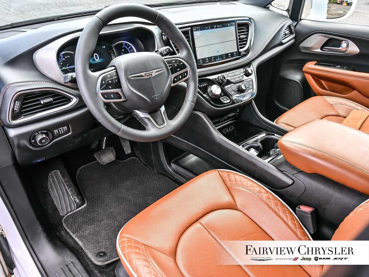 2024 Chrysler Pacifica Hybrid Pinnacle PANO ROOF   BLURAY   DVD   BLIND SPOT   C Photo