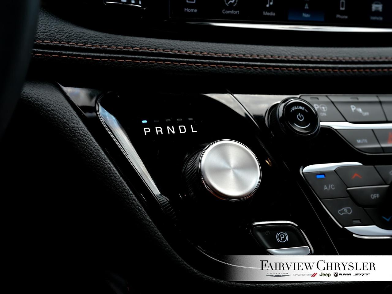 2024 Chrysler Pacifica Hybrid Pinnacle PANO ROOF   BLURAY   DVD   BLIND SPOT   C Photo