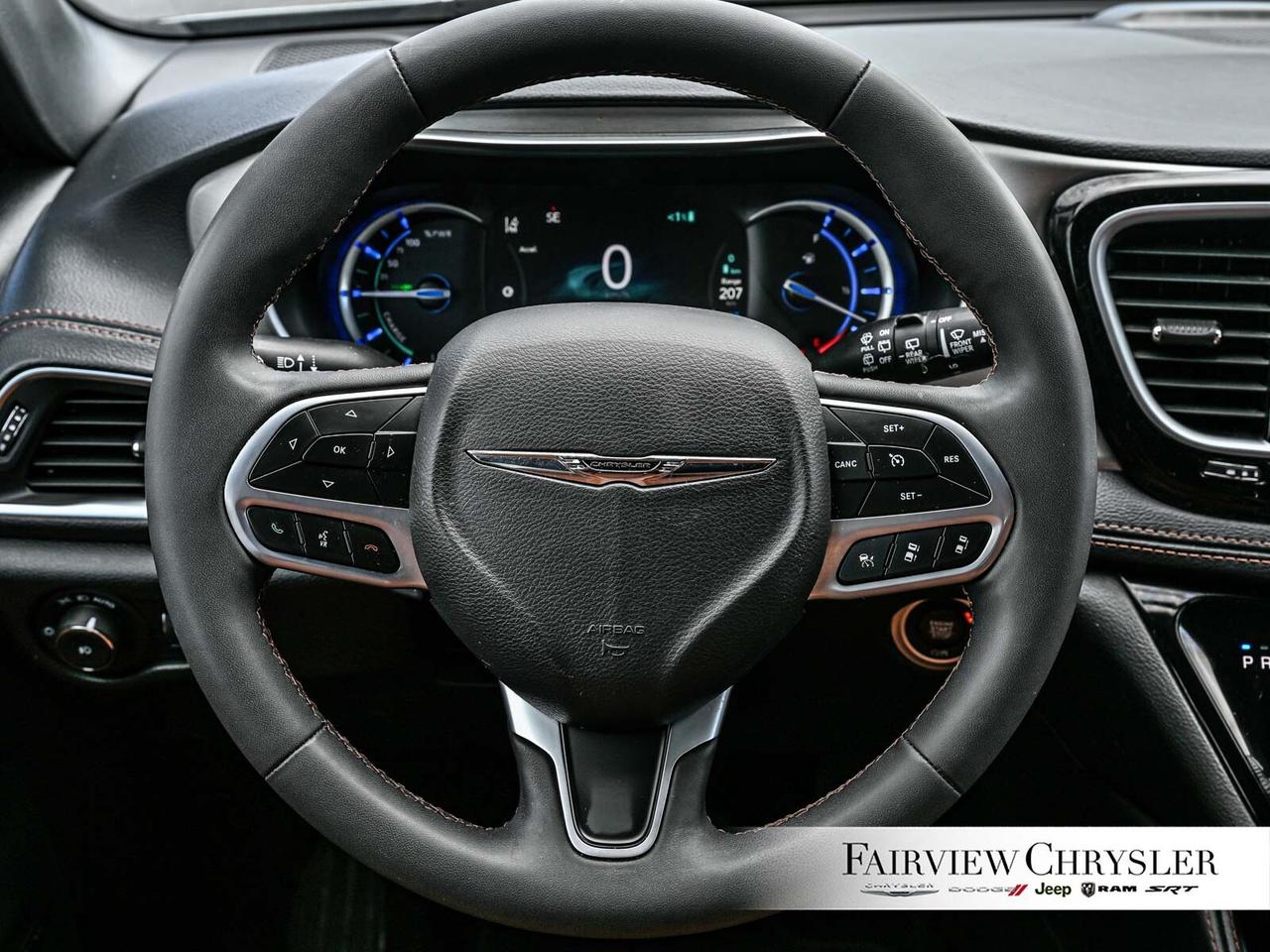 2024 Chrysler Pacifica Hybrid Pinnacle PANO ROOF   BLURAY   DVD   BLIND SPOT   C Photo