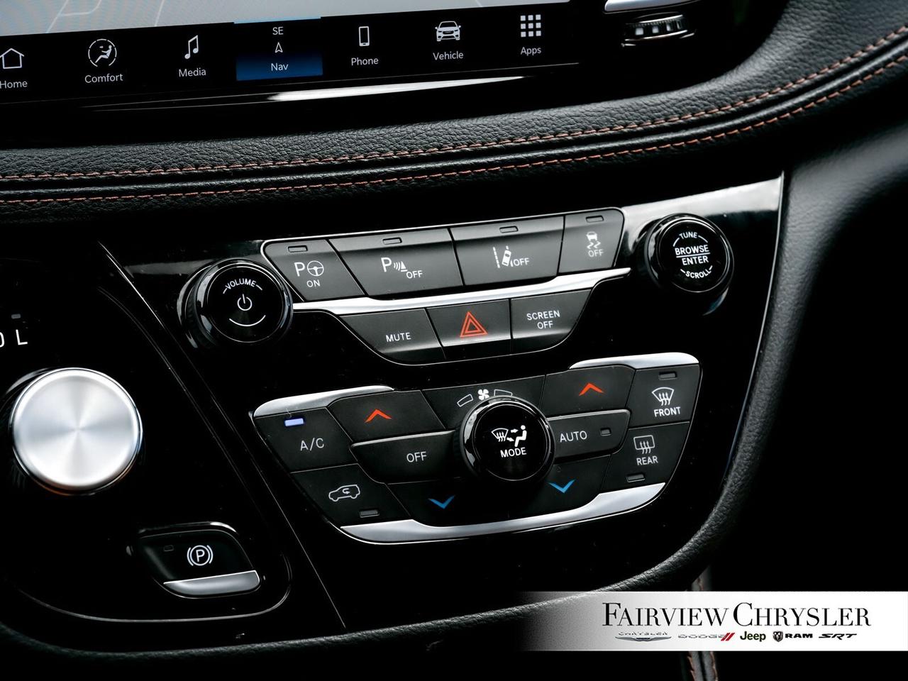 2024 Chrysler Pacifica Hybrid Pinnacle PANO ROOF   BLURAY   DVD   BLIND SPOT   C Photo