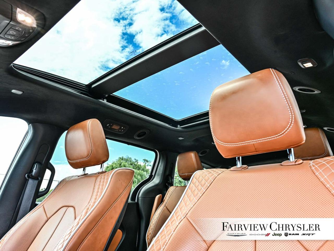 2024 Chrysler Pacifica Hybrid Pinnacle PANO ROOF   BLURAY   DVD   BLIND SPOT   C Photo