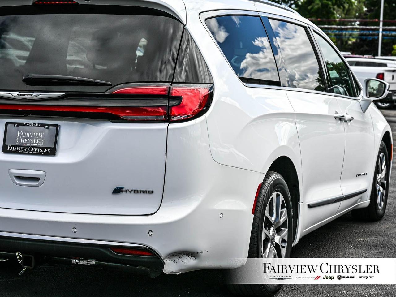 2024 Chrysler Pacifica Hybrid Pinnacle PANO ROOF   BLURAY   DVD   BLIND SPOT   C Photo
