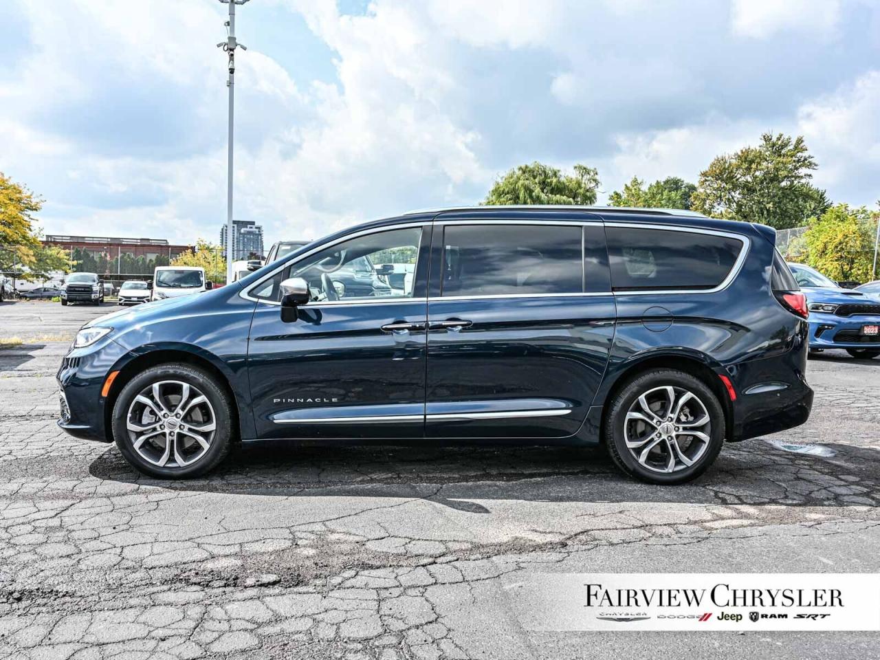 2024 Chrysler Pacifica Pinnacle AWD   CARPLAY   BLIND SPOT   PANO ROOF Photo