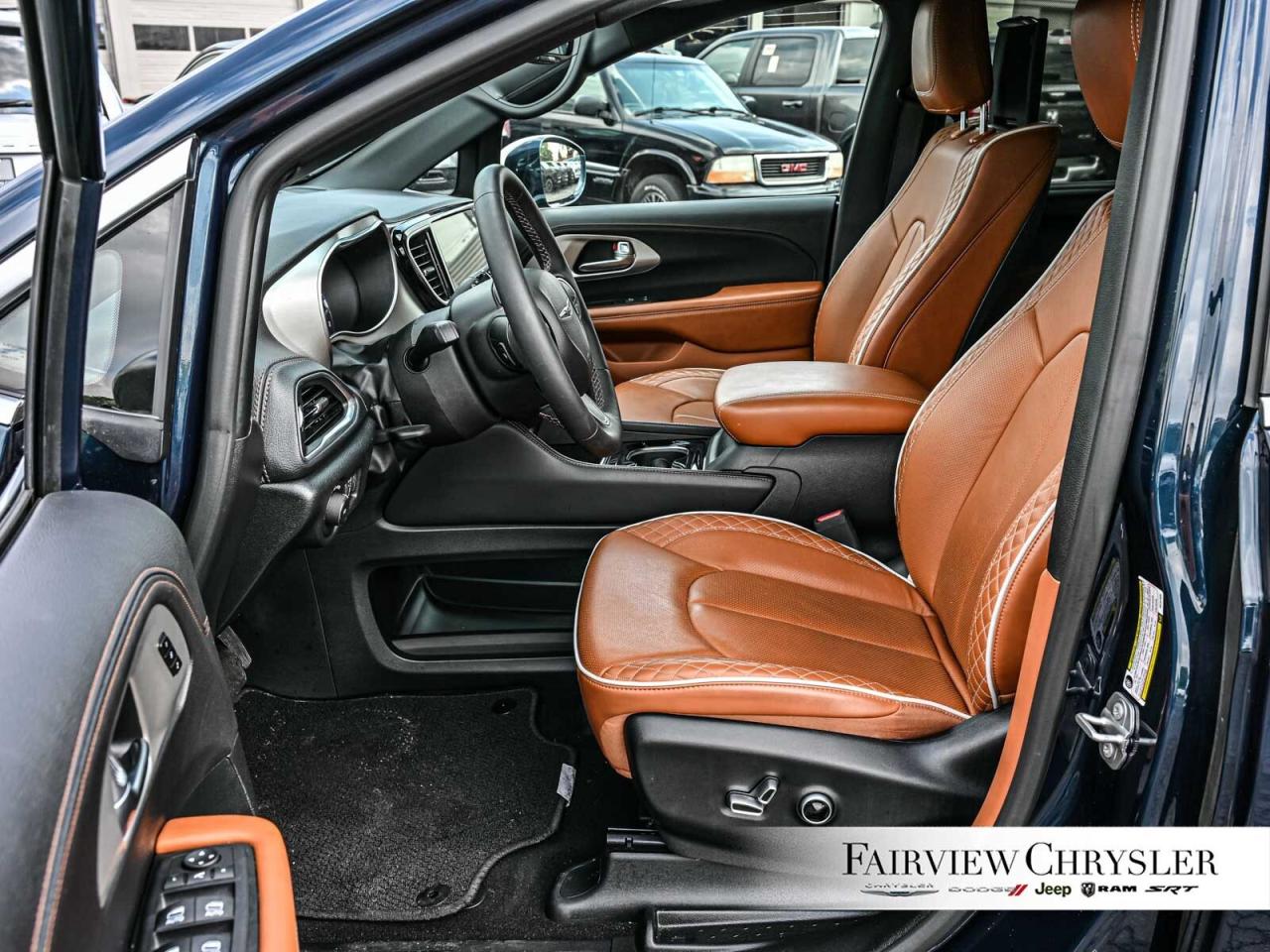 2024 Chrysler Pacifica Pinnacle AWD   CARPLAY   BLIND SPOT   PANO ROOF Photo