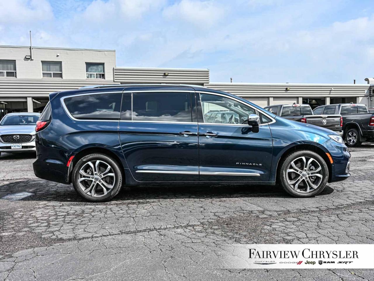 2024 Chrysler Pacifica Pinnacle DVD   PWR DOORS   REMOTE START   CARPLAY Photo