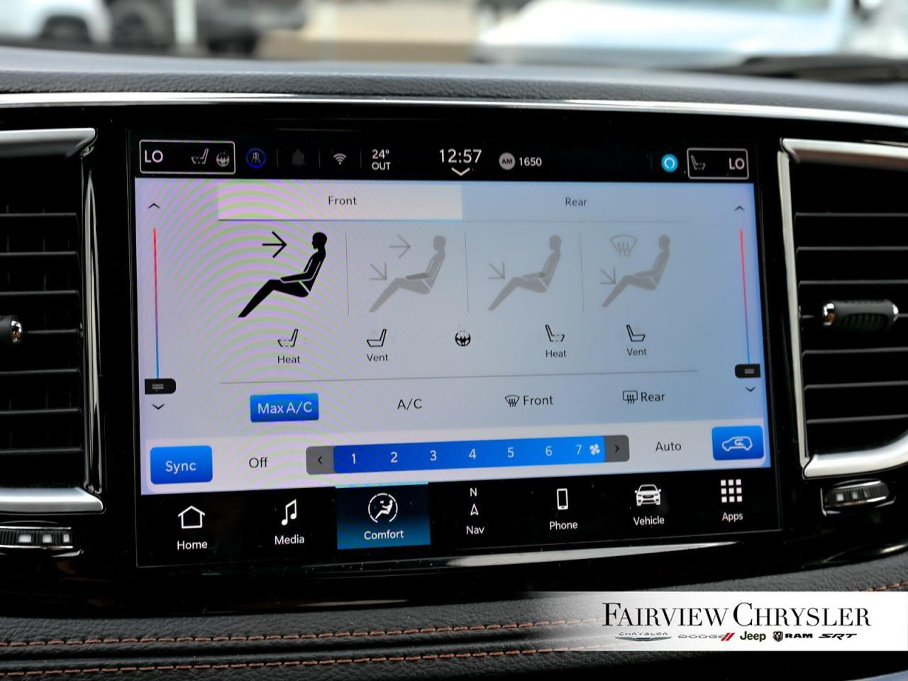 2024 Chrysler Pacifica Pinnacle AWD   CARPLAY   BLIND SPOT   PANO ROOF Photo