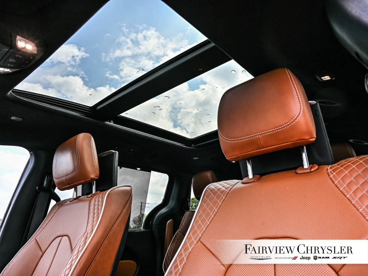 2024 Chrysler Pacifica Pinnacle AWD   CARPLAY   BLIND SPOT   PANO ROOF Photo