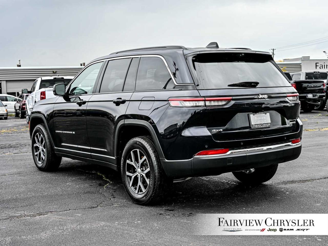 2024 Jeep Grand Cherokee Limited PANO ROOF   LEATHER   NAV   HEATED & COOLE Photo