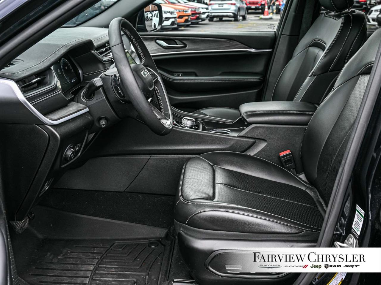 2024 Jeep Grand Cherokee Limited PANO ROOF   LEATHER   NAV   HEATED & COOLE Photo