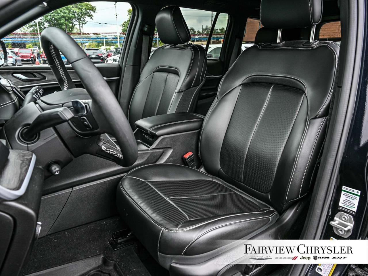 2024 Jeep Grand Cherokee Limited PANO ROOF   LEATHER   NAV   HEATED & COOLE Photo